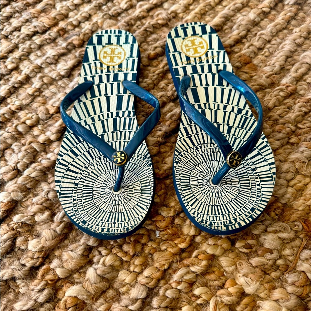 SOLD ON EBAY! EUC Tory Burch navy & white flip flop sandals